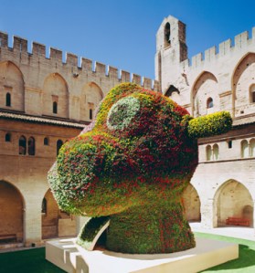 Koons's 'Split-Rocker' (2000), installed at the Palais des Papes in Avignon, France. (© Jeff Koons)
