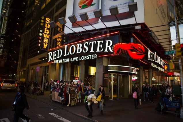The Red Lobster in Times Square is a purgatorial bastion of mediocrity. (Photo by Arman Dzidzovic)