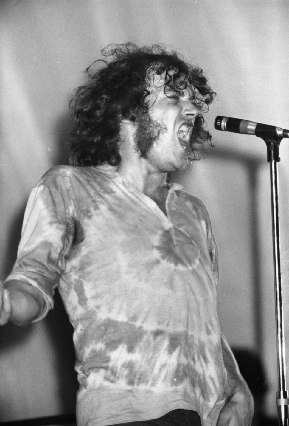 Sheffield born soul rock singer Joe Cocker on stage and mid-song at the Isle of Wight Festival.  (Central Press/Getty Images)
