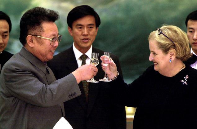 Kim Jong Il toasts US Secretary of State Madeleine Albright at a dinner in Pyongyang on 24 October 2000. (Photo via Getty Images)