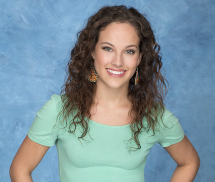 Mackenzie, 21, Dental Assistant (ABC)