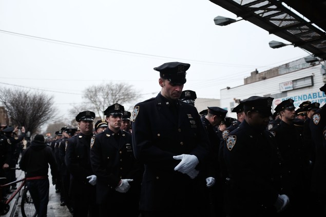 Police officers turning their backs on Mayor Bill de Blasio at the funeral for murdered NYPD Officer Wenjian Liu. (Photo: Spencer Platt/Getty Images)