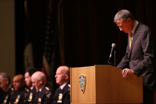 Mayor Bill de Blasio speaks at an NYPD swearing-in ceremony. (Photo by Spencer Platt/Getty Images))