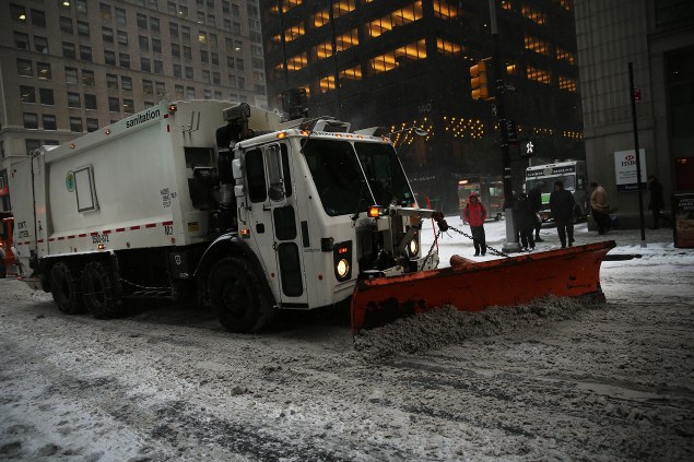 A snow plow in Manhattan last night. (Photo: Spencer Platt/Getty Images)