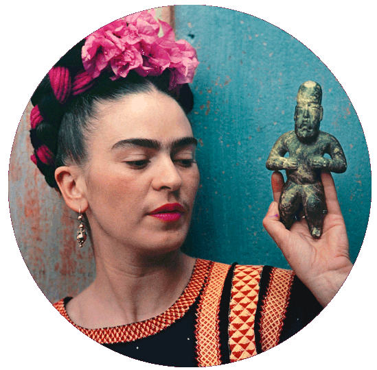 Frida with Olmeca figurine, Coyoacan, 1939. Nickolas Muray Photo Archive, Courtesy New York Botanical Garden.