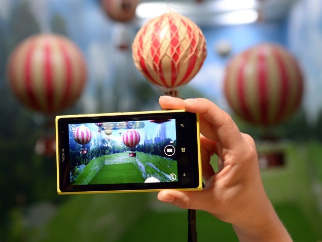 Using Capture, a news outlet could commission an ordinary smartphone user to film live video for them. (Photo: Getty)