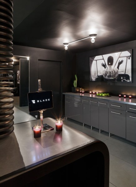 The lounge is adorned with black-and-white aviation-themed photos. (Photo: BLADE)