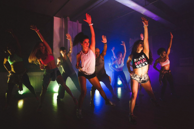 A class at 305 Fitness is a lot like going to the club. (Photo: 305 Fitness)