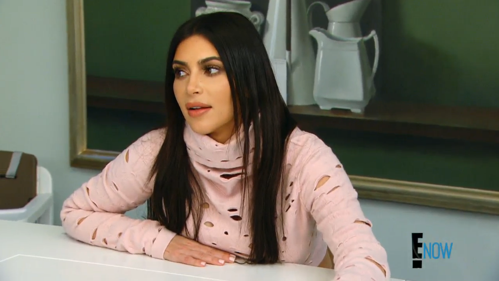 Kim talking shit in a Chanel sweatsuit (Screengrab: E! Online).