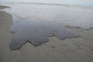 Thick oil washing ashore in Louisiana in 2010. (Photo: Wikipedia)