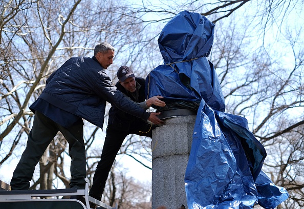 New York City Department of Parks and Recreation employees take down a statue of former National Security Agency (NSA) contractor Edward Snowden at the Fort Greene Park in Brooklyn, New York, on April 6, 2016. (Photo credit should read JEWEL SAMAD/AFP/Getty Images)