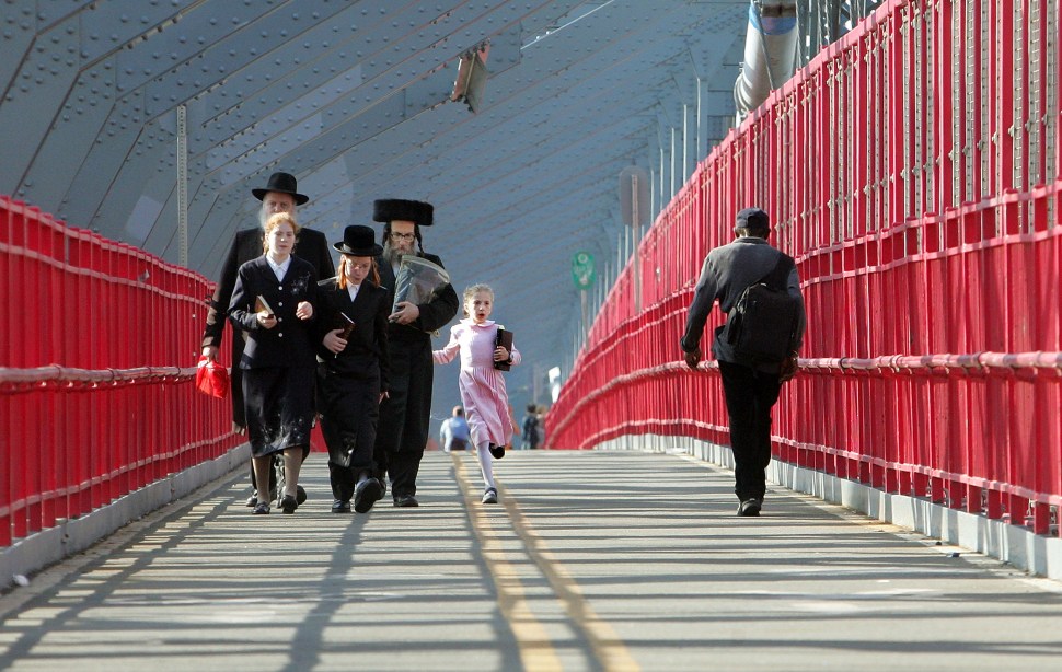 Jews on the Bridge. The WIlliamsburg and otherwise. (Photo by Mario Tama/Getty Images)