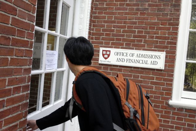 Freshman Winston Yan enters the Admissions Building at Harvard University September 12, 2006 in Cambridge, Massachusetts. Harvard is eliminating early admissions beginning next year because of criticism that it favors wealthier students and hinders those seeking financial aid since the deadlines for aid are much later. (Photo by Glen Cooper/Getty Images)