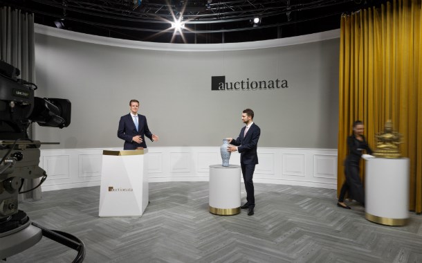 A live sale at Auctionata broadcasts online to collectors.