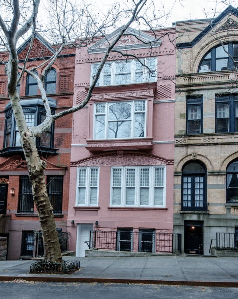Hirschfeld's pink townhouse is located on the Upper East Side of Manhattan. (Photo: Massey Knakal)
