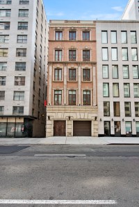 The rebuilt 22 East 63rd Street.