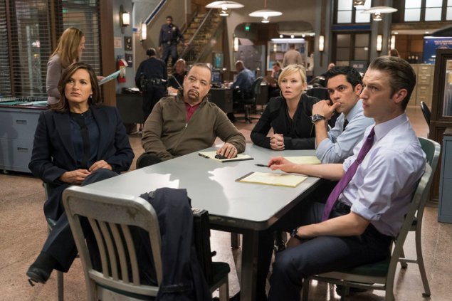 LAW & ORDER: SPECIAL VICTIMS UNIT -- "Surrendering Noah" Episode 1623 -- Pictured: (l-r) Mariska Hargitay as Olivia Benson, Ice T as Odafin "Fin" Tutuola, Kelli Giddish as Amanda Rollins, Danny Pino as Nick Amaro, Peter Scanavino as Dominick "Sonny" Carisi, Jr. -- (Photo by: Michael Parmelee/NBC)