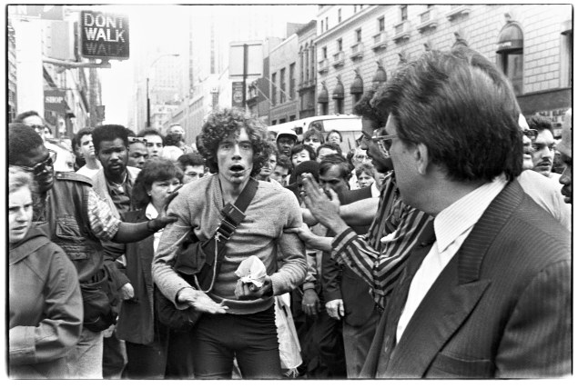 "Bicycle messenger after being attacked by angry motorists" (Photo: © THE CITY by Andrew Savulich, published by Steidl www.steidl.de)