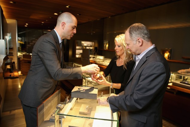 The couple took a closer look at some of David Yurman's pieces. (Photo: Neilson Barnard/Getty Images for David Yurman)