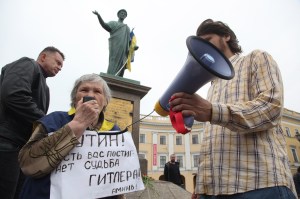 Anti-Putin demonstrators in Odessa. (AFP Photo/Anatolii Stepanov/Getty)  