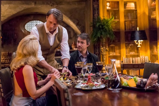 HANNIBAL -- "Antipasto" Episode 301 -- Pictured: (l-r) Gillian Anderson as Dr. Bedelia Du Maurier, Mads Mikkelsen as Dr. Hannibal Lecter, Tom Wisdom as Anthony Dimmond -- (Photo by: Brooke Palmer/NBC)