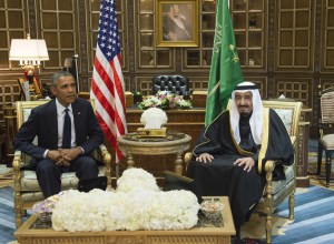 Saudi King Salman (R) meets with US President Barack Obama at Erga Palace in Riyadh on January 27, 2015. (PHOTO: SAUL LOEB/AFP/Getty Images)