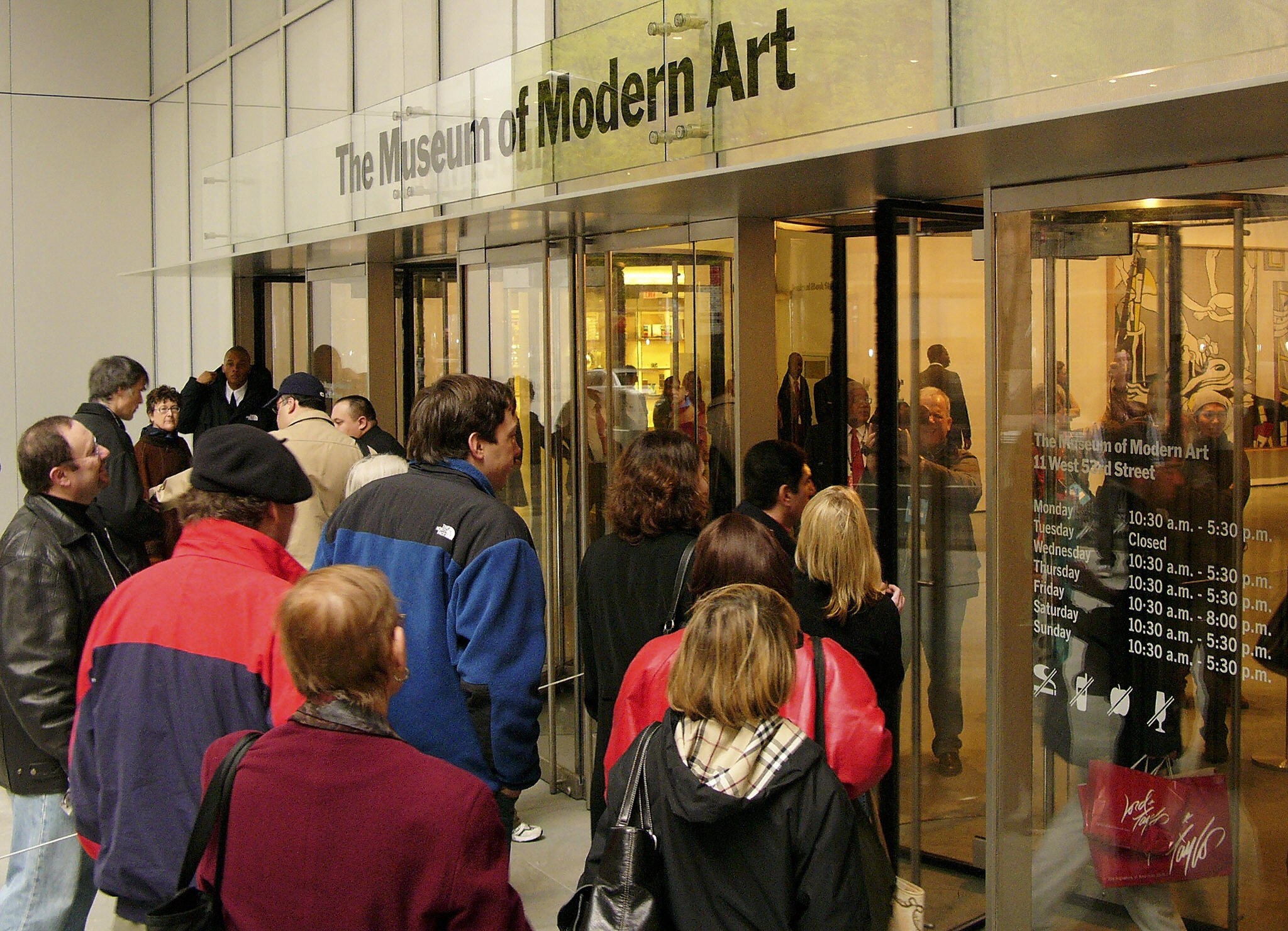A group of visitors enter the Museum of Modern Art (Photo: Mandel Ngan/AFP/Getty Images). 