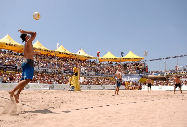 The AVP Pro Beach Volleyball Tour hits NYC this weekend. (Photo: Getty Images)