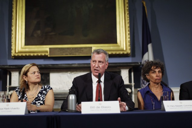 Speaker Melissa Mark-Viverito, Mayor Bill de Blasio and Health Commissioner Dr. Mary Bassett discuss new legislation to combat Legionnaires' disease. (Photo: William Alatriste for the New York City Council)