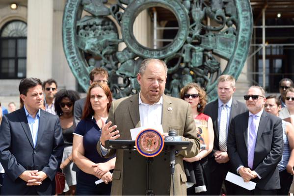 Councilman calls on banks to abide by federal loan modification regulations. (John McCarten/City Council)