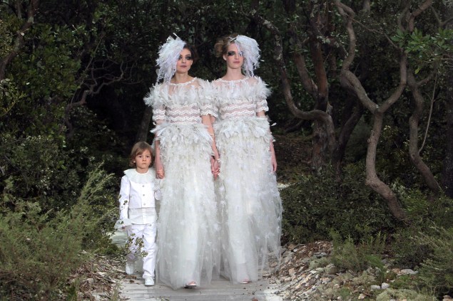 Hudson Kroenig on the Chanel runway. (Photo: LOIC VENANCE/AFP/Getty Images)