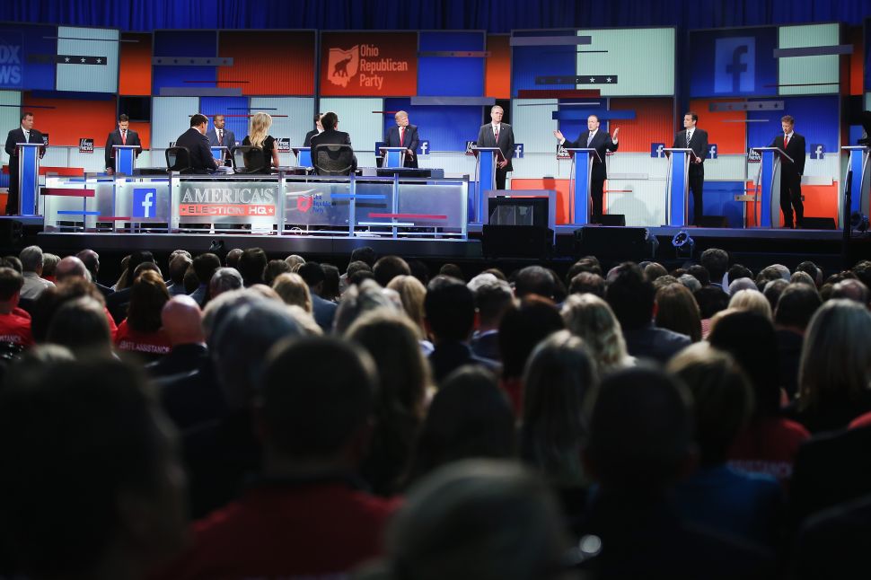 Guests watch Republican presidential candidates speak during the first Republican presidential debate hosted by Fox News and Facebook at the Quicken Loans Arena on August 6, 2015 in Cleveland, Ohio. (Photo by Scott Olson/Getty Images)