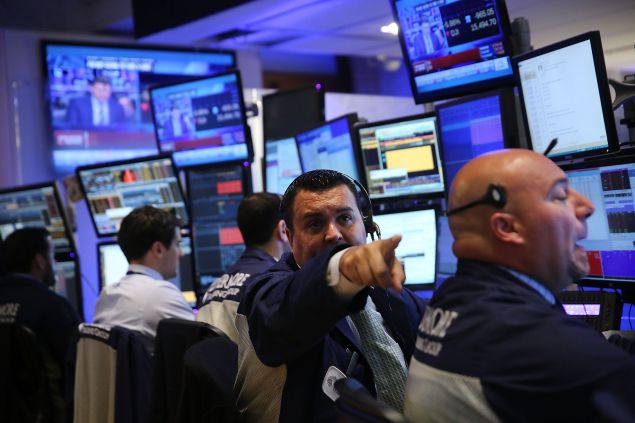 NEW YORK, NY - AUGUST 24: Traders work on the floor of the New York Stock Exchange (NYSE) on August 24, 2015 in New York City. As the global economy continues to react from events in China, markets dropped significantly around the world on Monday. The Dow Jones industrial average briefly dropped over 1000 points in morning trading. (Photo by Spencer Platt/Getty Images)