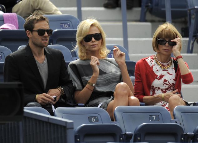 Anna Wintour at the 2009 U.S. Open with actors Stuart Townsend and Charlize Theron. (Photo: TIMOTHY A. CLARY/AFP/Getty Images)