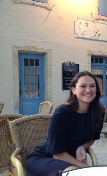 Alexis Rose is seeking suitors with a hashtag and pencils. (Photo: Alexis Rose)