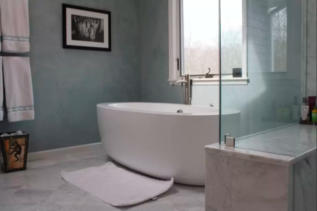 A most ideal bathtub. (Photo: Airbnb)