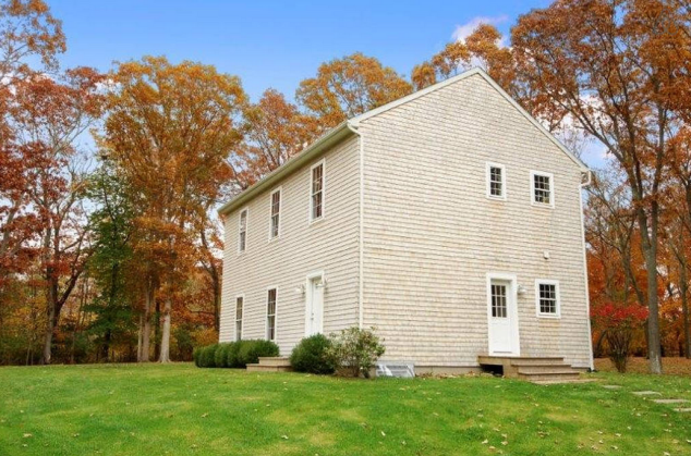 Looks perfect for a fall getaway, too. Photo: Airbnb)