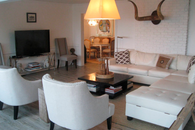 The charming living room. Photo: Airbnb)