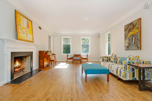 A nice place to cozy up by the fire. Photo: Airbnb)