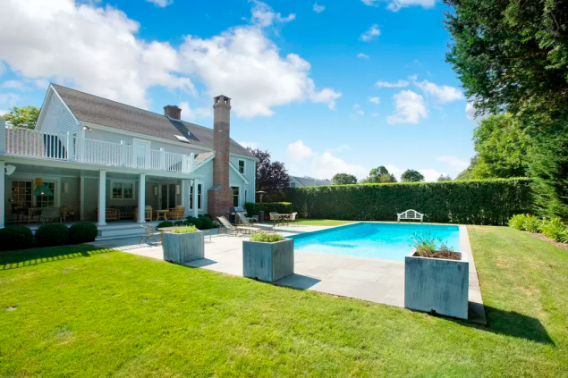 The pristine backyard. Photo: Airbnb)