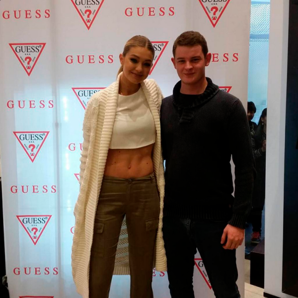 Ms. Hadid with fans at Guess' Bondi Junction store. (Photo: Twitter/@GigiHadidsNews)