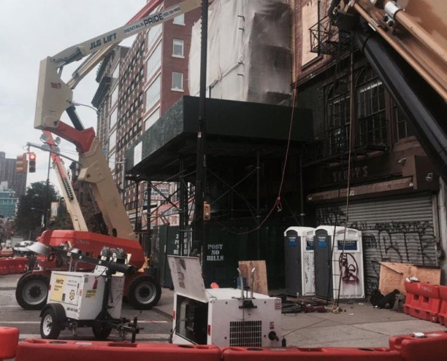 The view of Andrew Edling Gallery on 212 Bowery amid construction on a condominium next door at 210 Bowery. (Photo: Courtesy Andrew Edlin Gallery)