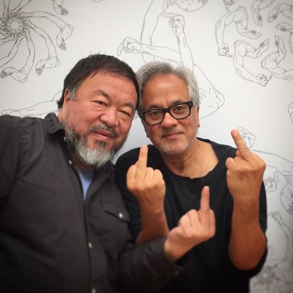 Ai Weiwei and Anish Kapoor give the camera the middle finger and ask people to walk with them for refugees. (dirty_corners via Instagram)
