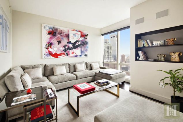 Chris Meloni found a buyer for his condo. (StreetEasy)