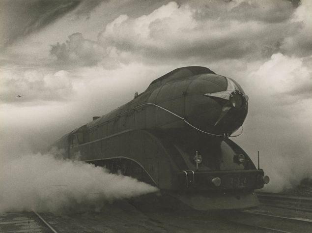 Arkady Shaikhet, Express, 1939, on view at the Jewish Museum.