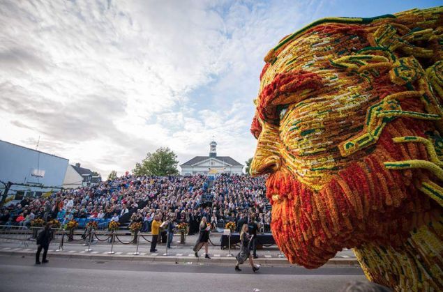 A float made of dahlia flowers resembling Dutch painter Vincent van Gogh is shown during the annual Corso Zundert Parade in Zundert, the Netherlands. (Photo: Corso Zundert via Twitter)