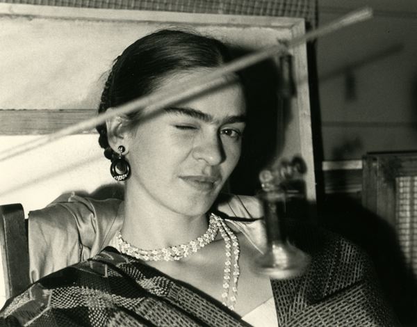 A rare photo of Frida Kahlo shot in 1933 by Lucienne Bloch (Photo: Throckmorton Fine Art)