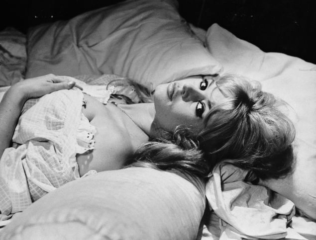 Brigitte Bardot in bed. (Photo: Keystone Features/Getty Images).