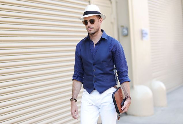 A tan leather folio case completes this street style look from NY Fashion Week. (Photo: Daniel Zuchnik/Getty Images)