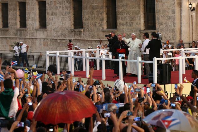 Pope Francis, disrupting traffic in Cuba (Carl Court/Getty Images)